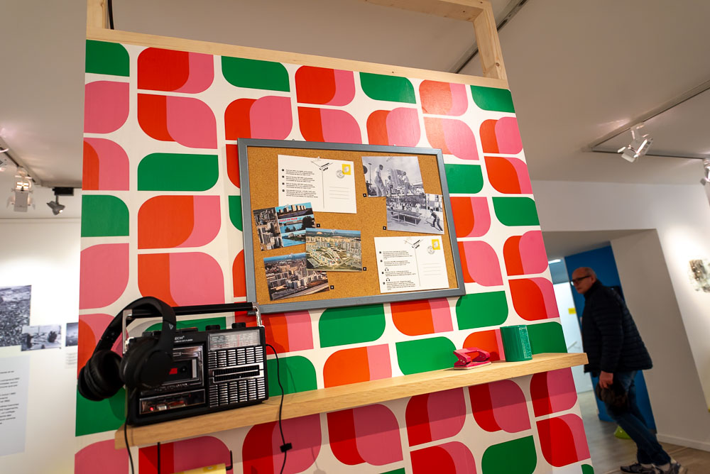 détail documents exposés - mise en scène bureau